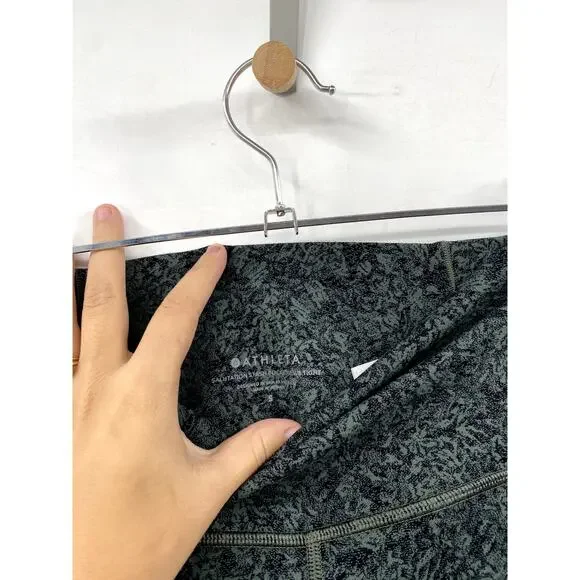 Athleta green patterned Salutation stash pocket 7/8 leggings - Picture 3 of 4